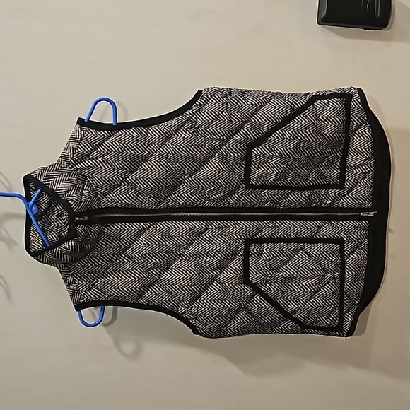 J. Crew Black and Tan Herringbone Quilted Down Puffer Vest S - Picture 2 of 7